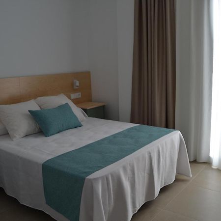 Hotel Oasis Кониль-де-ла-Фронтера Экстерьер фото