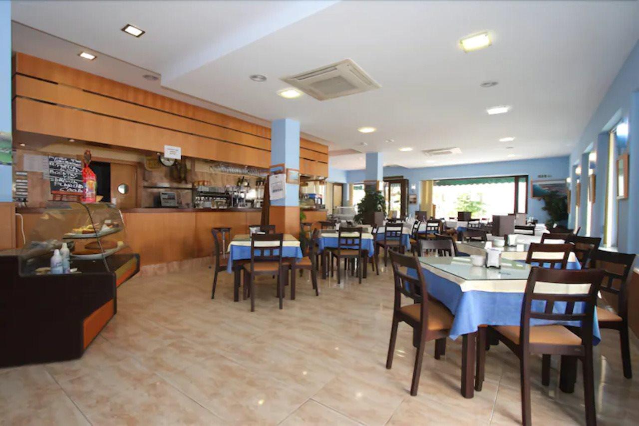 Hotel Oasis Кониль-де-ла-Фронтера Экстерьер фото