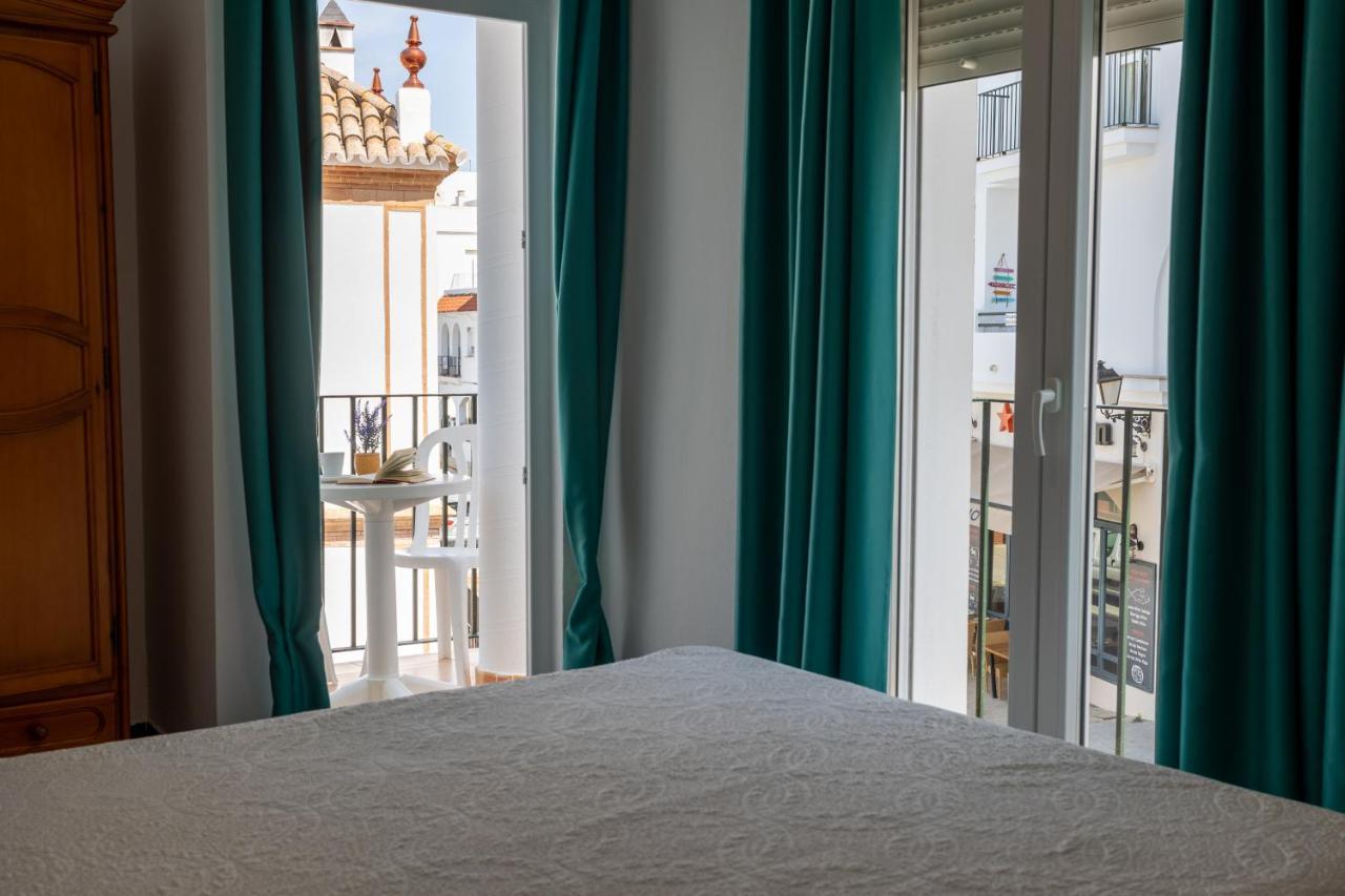 Hotel Oasis Кониль-де-ла-Фронтера Экстерьер фото