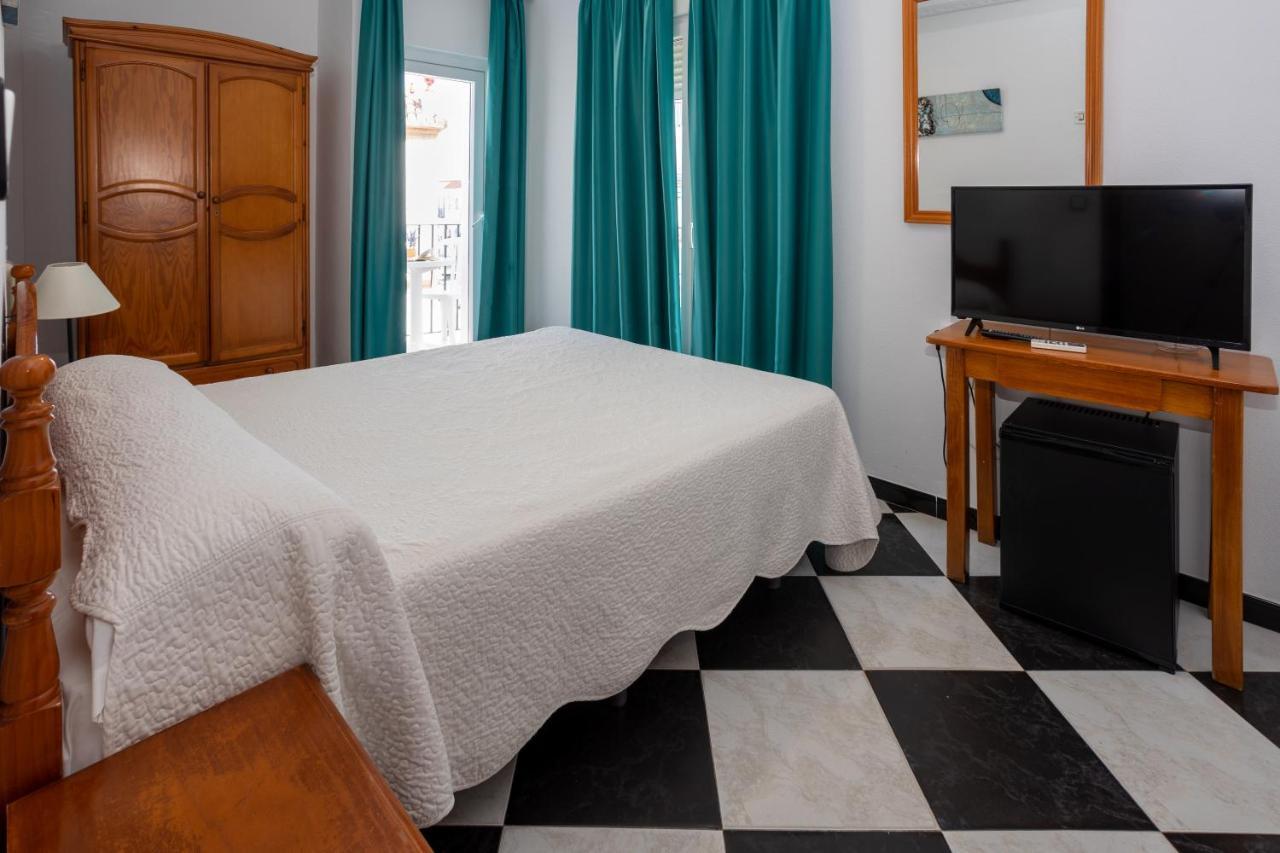 Hotel Oasis Кониль-де-ла-Фронтера Экстерьер фото