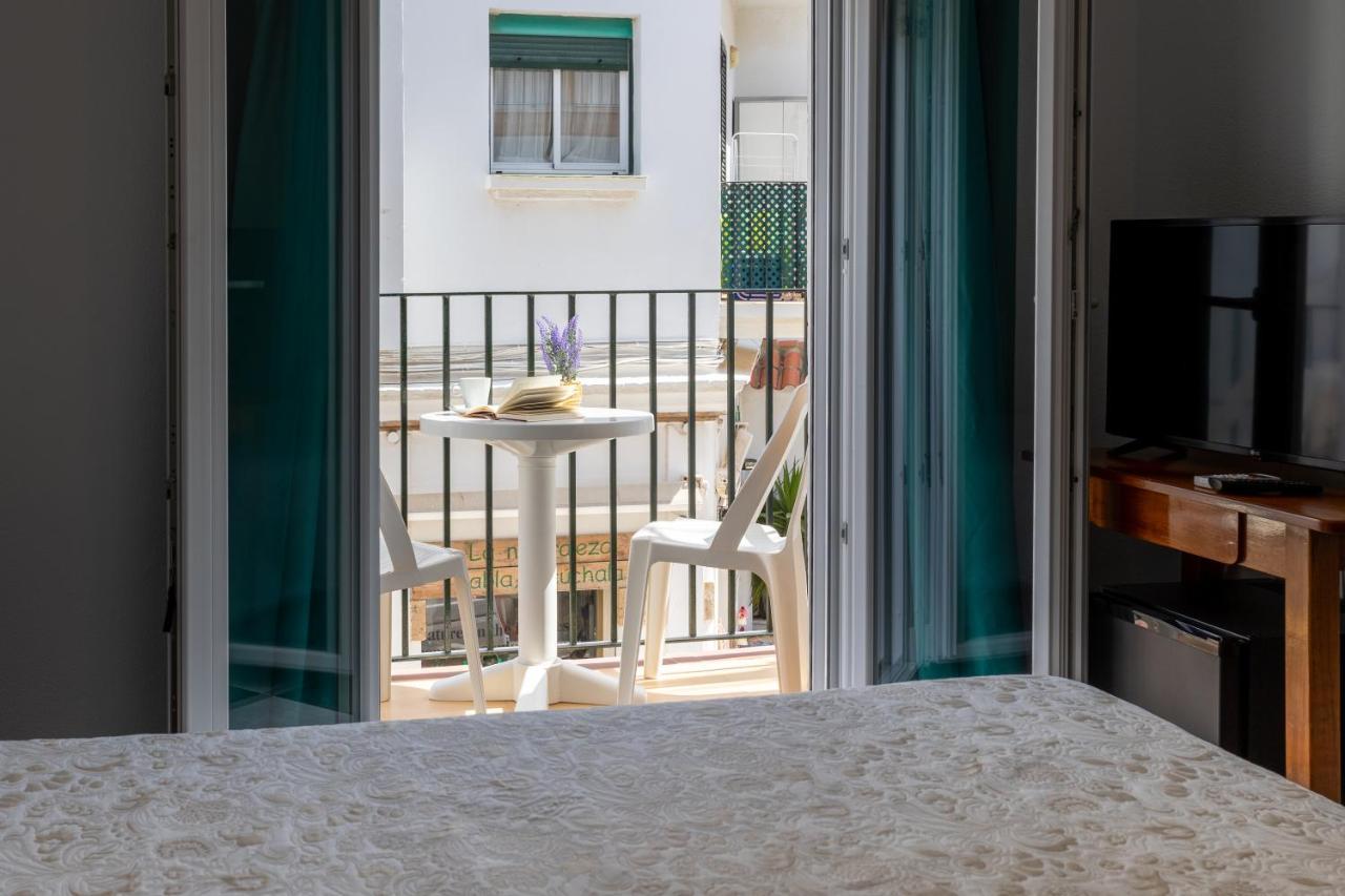 Hotel Oasis Кониль-де-ла-Фронтера Экстерьер фото