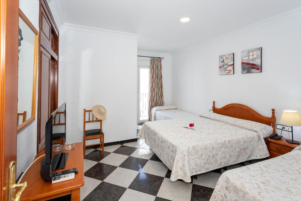 Hotel Oasis Кониль-де-ла-Фронтера Экстерьер фото