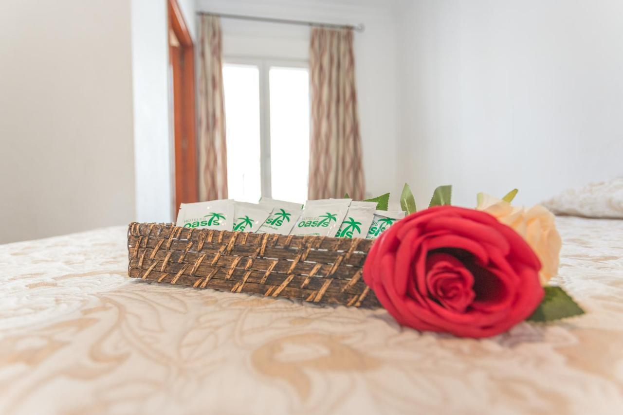 Hotel Oasis Кониль-де-ла-Фронтера Экстерьер фото