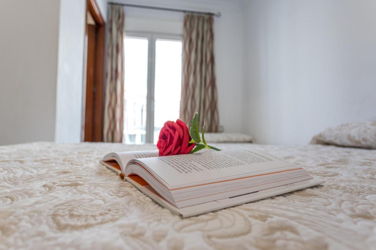 Hotel Oasis Кониль-де-ла-Фронтера Экстерьер фото