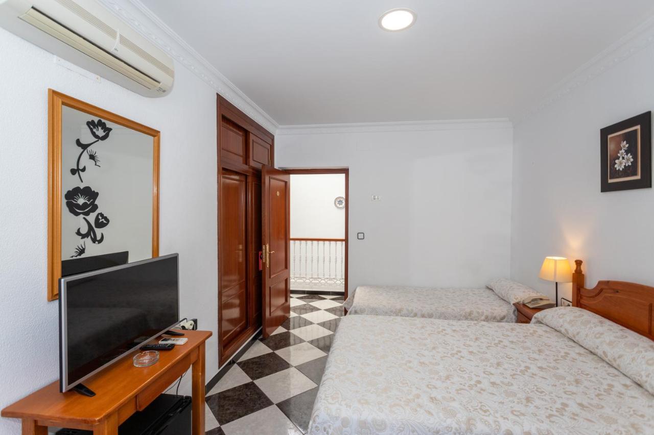 Hotel Oasis Кониль-де-ла-Фронтера Экстерьер фото