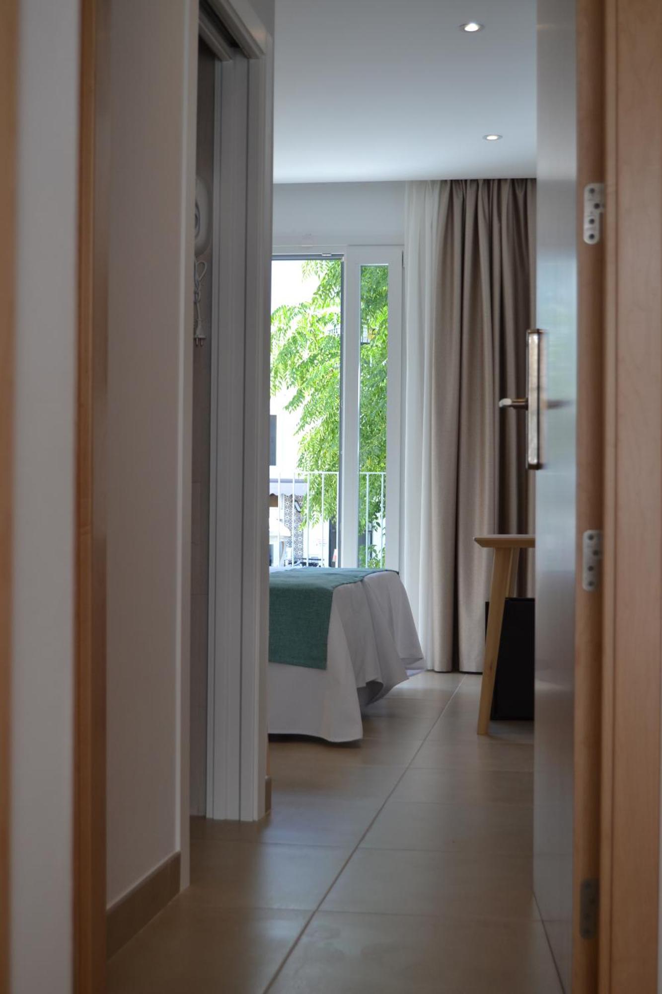 Hotel Oasis Кониль-де-ла-Фронтера Экстерьер фото