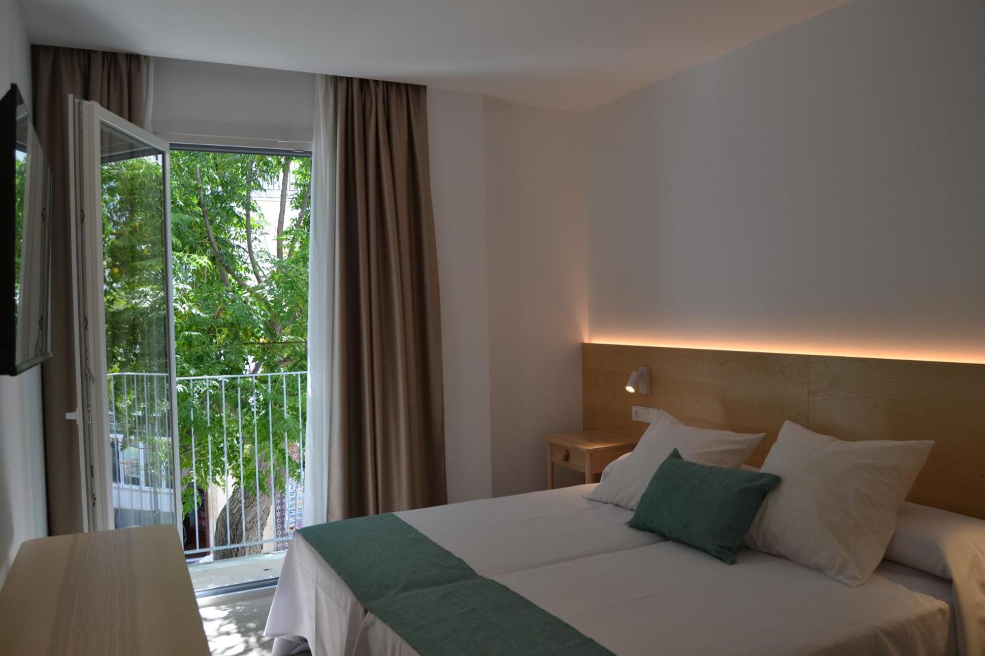 Hotel Oasis Кониль-де-ла-Фронтера Экстерьер фото
