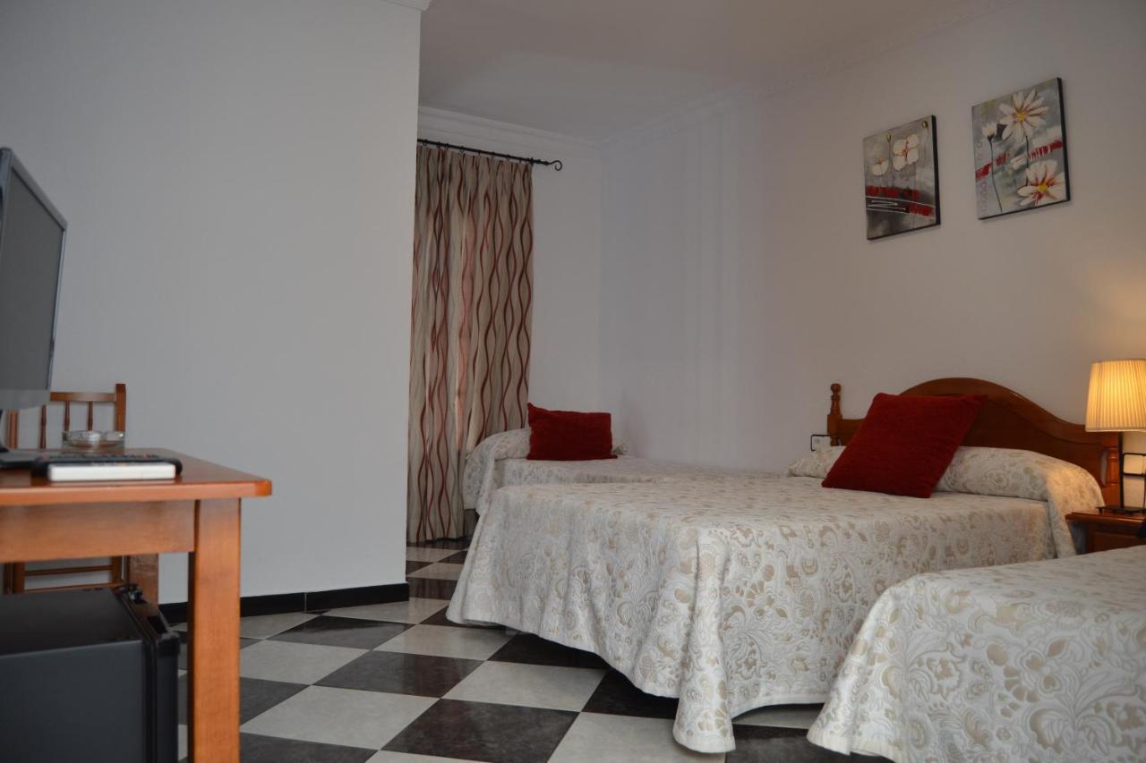 Hotel Oasis Кониль-де-ла-Фронтера Экстерьер фото
