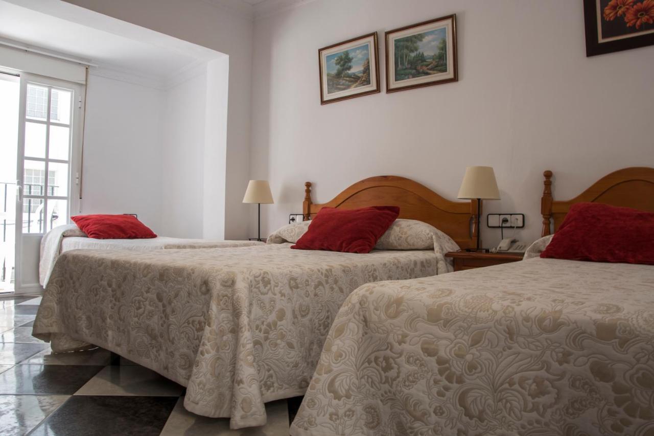 Hotel Oasis Кониль-де-ла-Фронтера Экстерьер фото